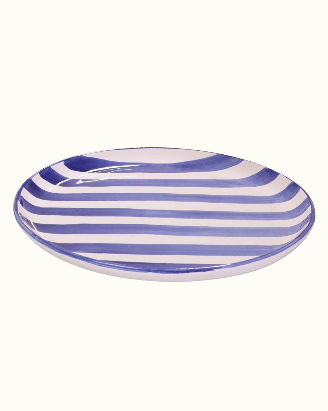 Prato liso grande com listras azul em cerâmica