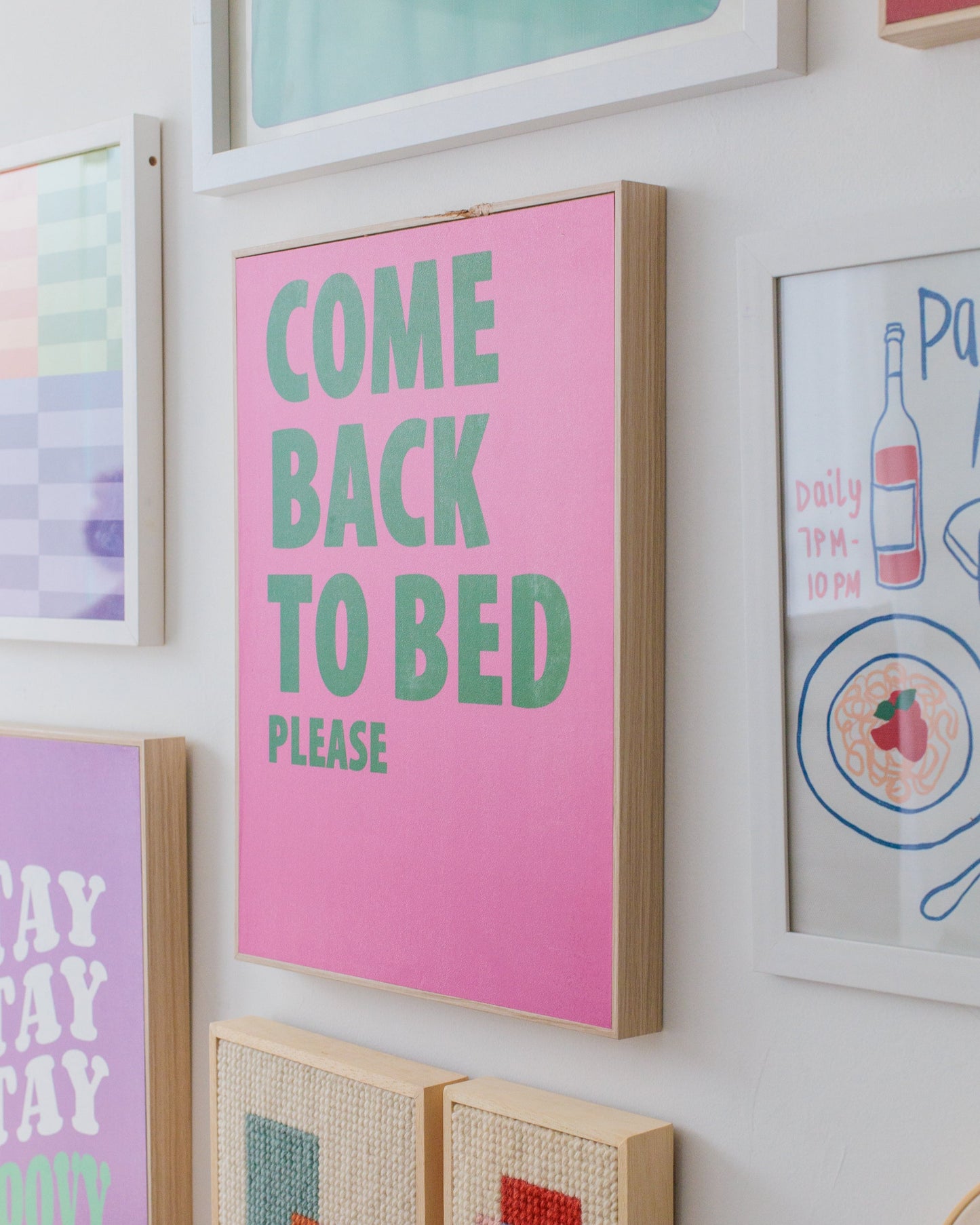 Quadro Come Back to Bed em MDF