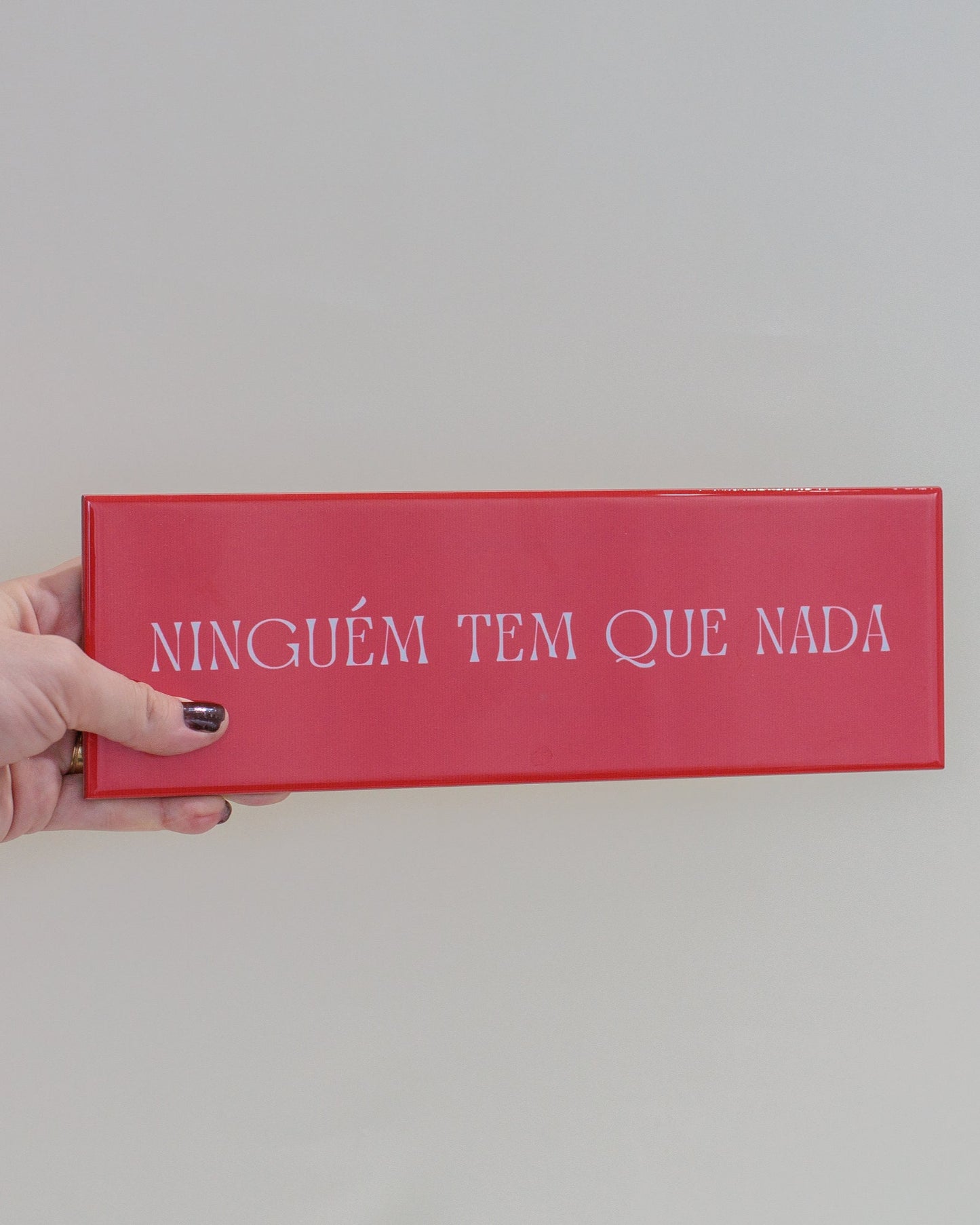 Azulejo decorativo 'ninguém tem que nada'