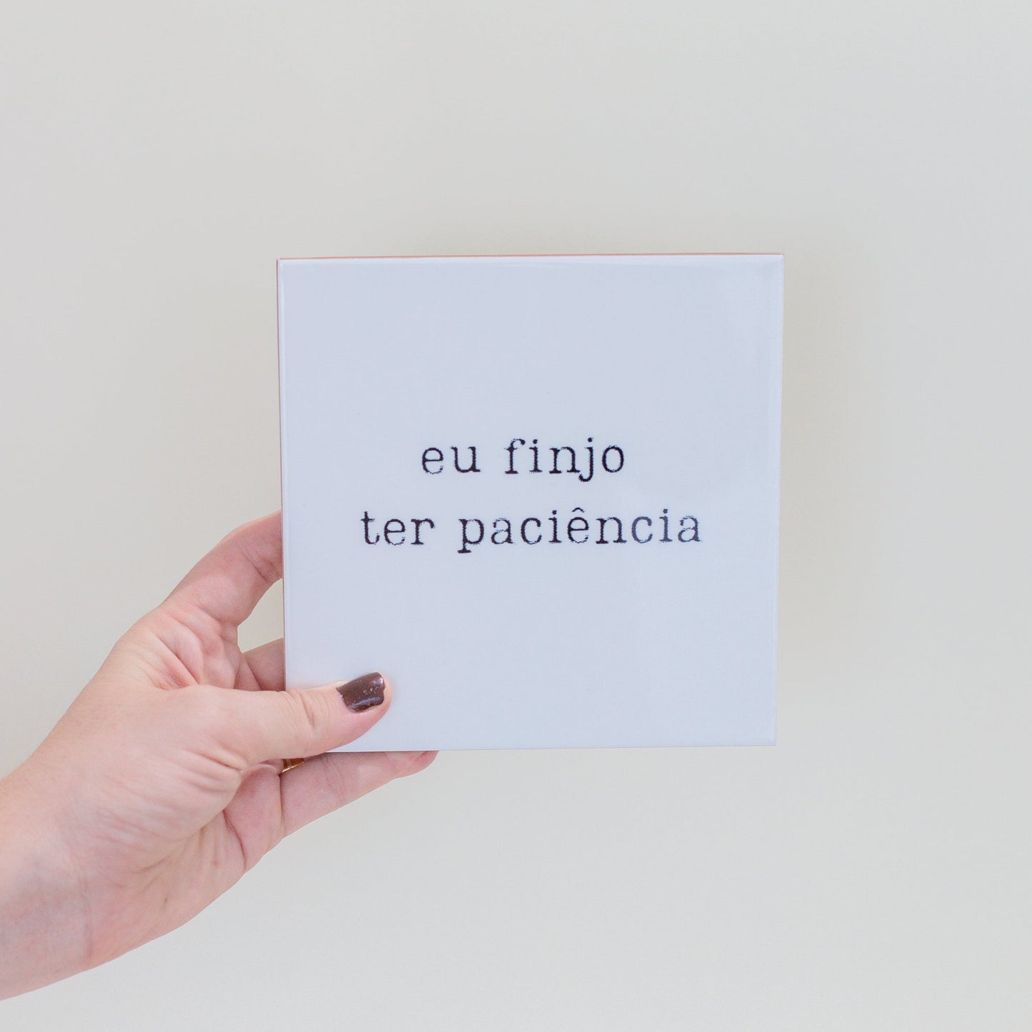 Azulejo decorativo 'eu finjo ter paciência'