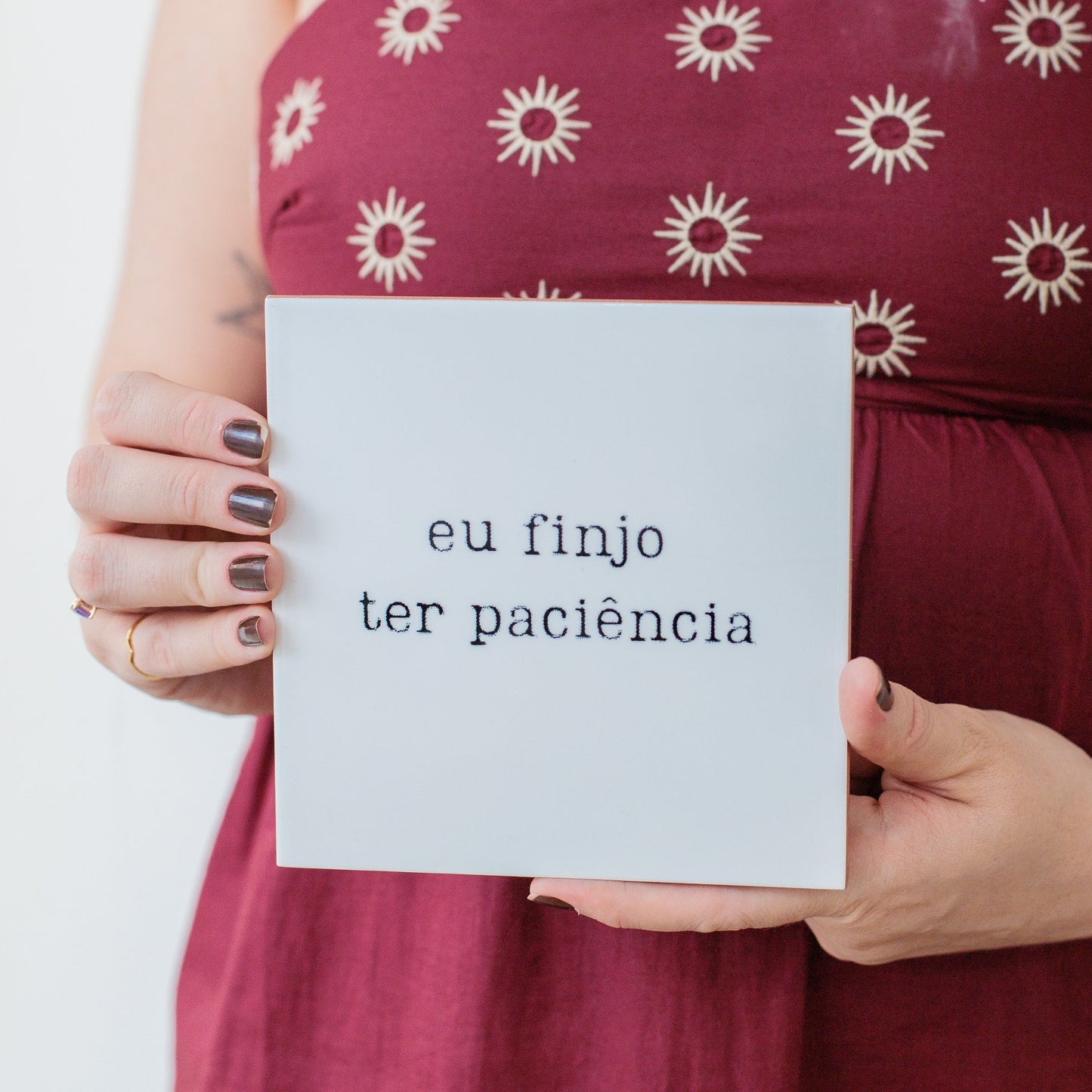 Azulejo decorativo 'eu finjo ter paciência'