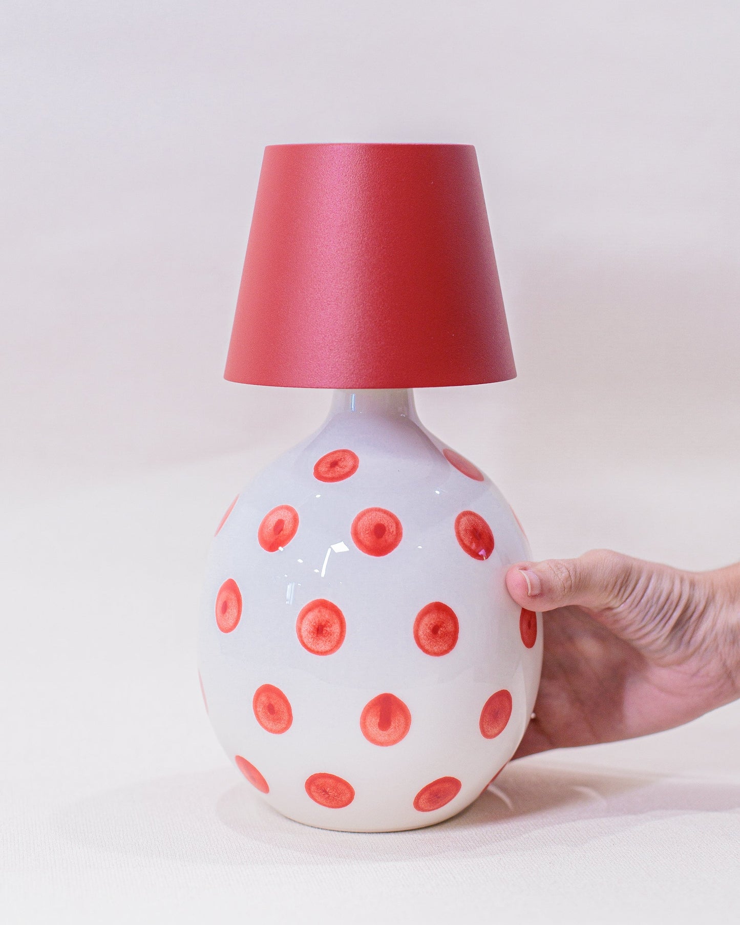 Luminária Poldina + Garrafa Lido Pontos Vermelha