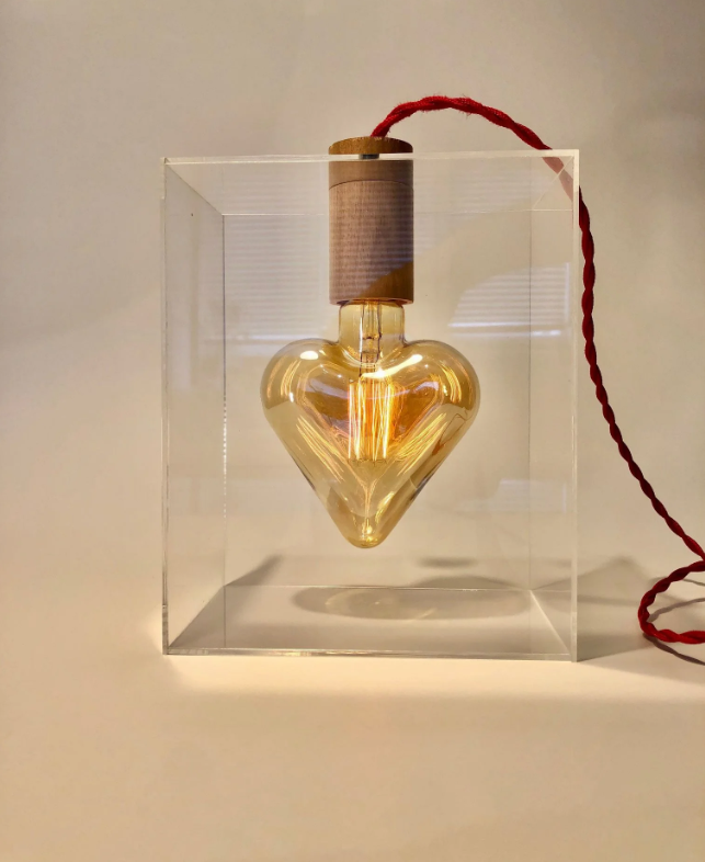 Luminária Coração Apertado (fio vermelho)