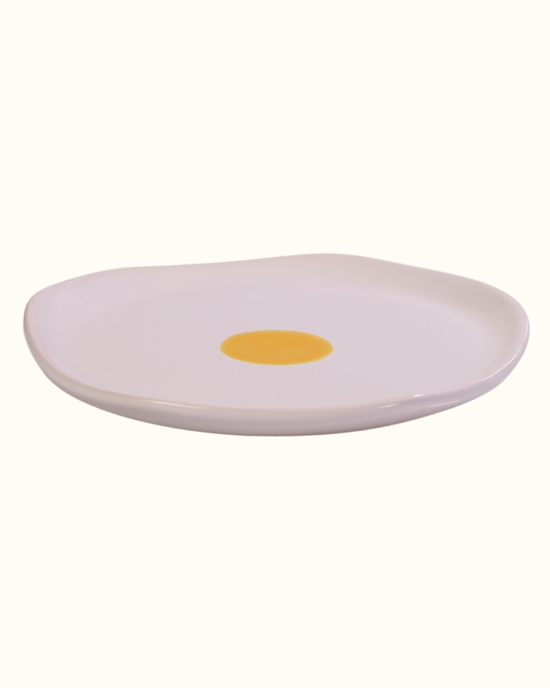 Prato orgânico ovo em cerâmica