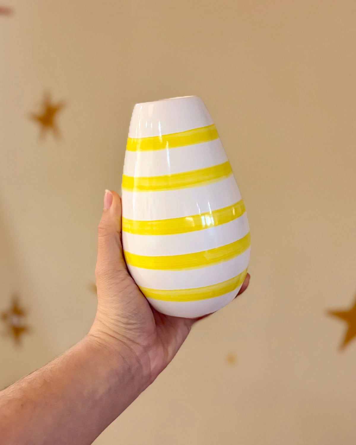 Vaso gota com listras amarelo em cerâmica