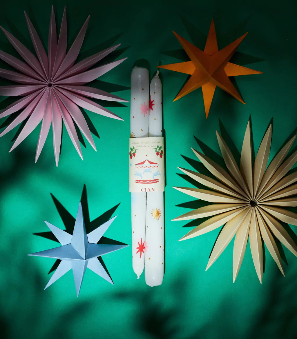 Dupla de Velas Castiçal Pintadas à Mão Natal Estrelas Off White
