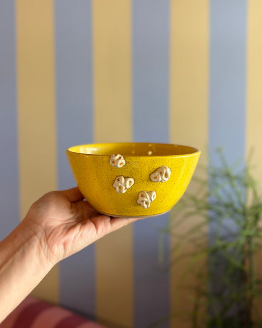Pipoqueira M amarelo em cerâmica