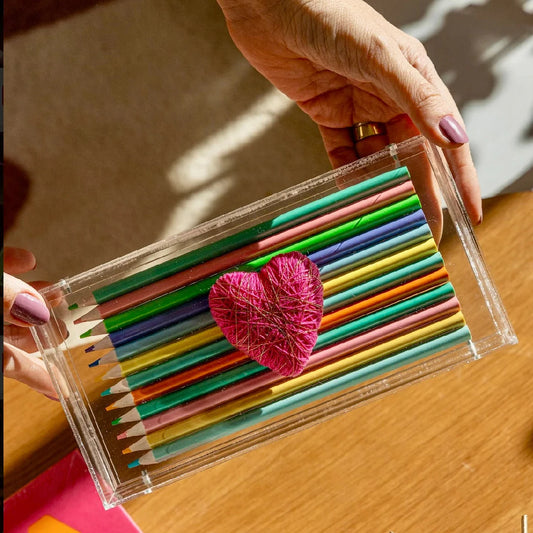 Escultura Lápis de Amor na caixa de acrílico