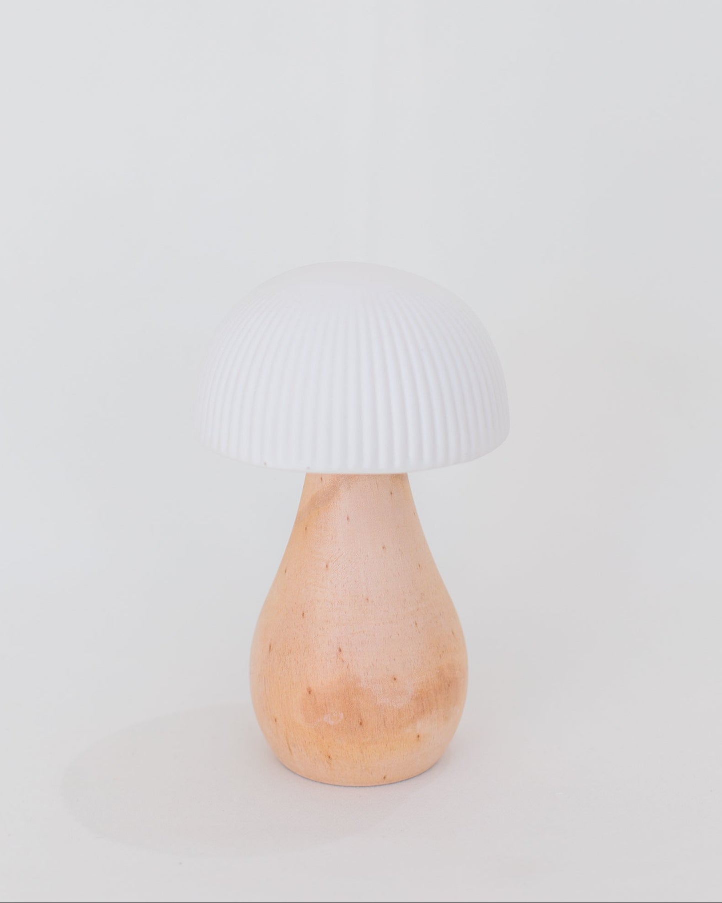 Luminária Cogumelo P em Madeira e Cerâmica