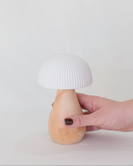 Luminária Cogumelo P em Madeira e Cerâmica