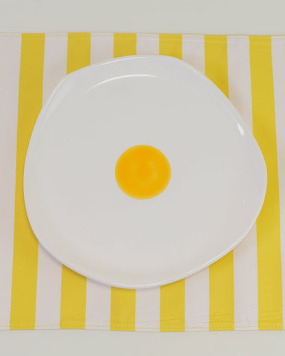 Prato orgânico ovo em cerâmica