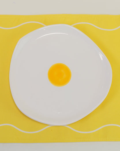 Prato orgânico ovo em cerâmica