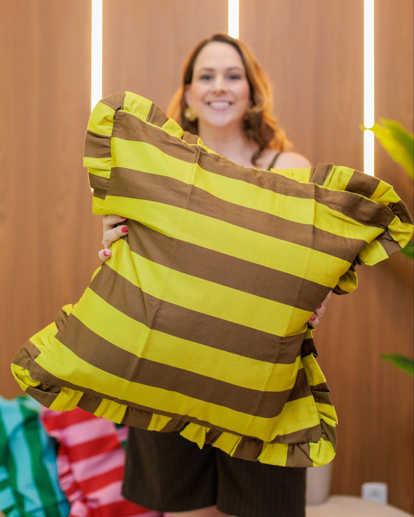 Capa para almofada babado listras amarelo & marrom