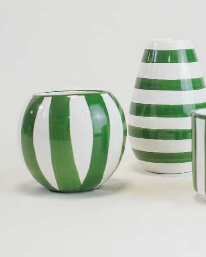Vaso bola com listras verde em cerâmica