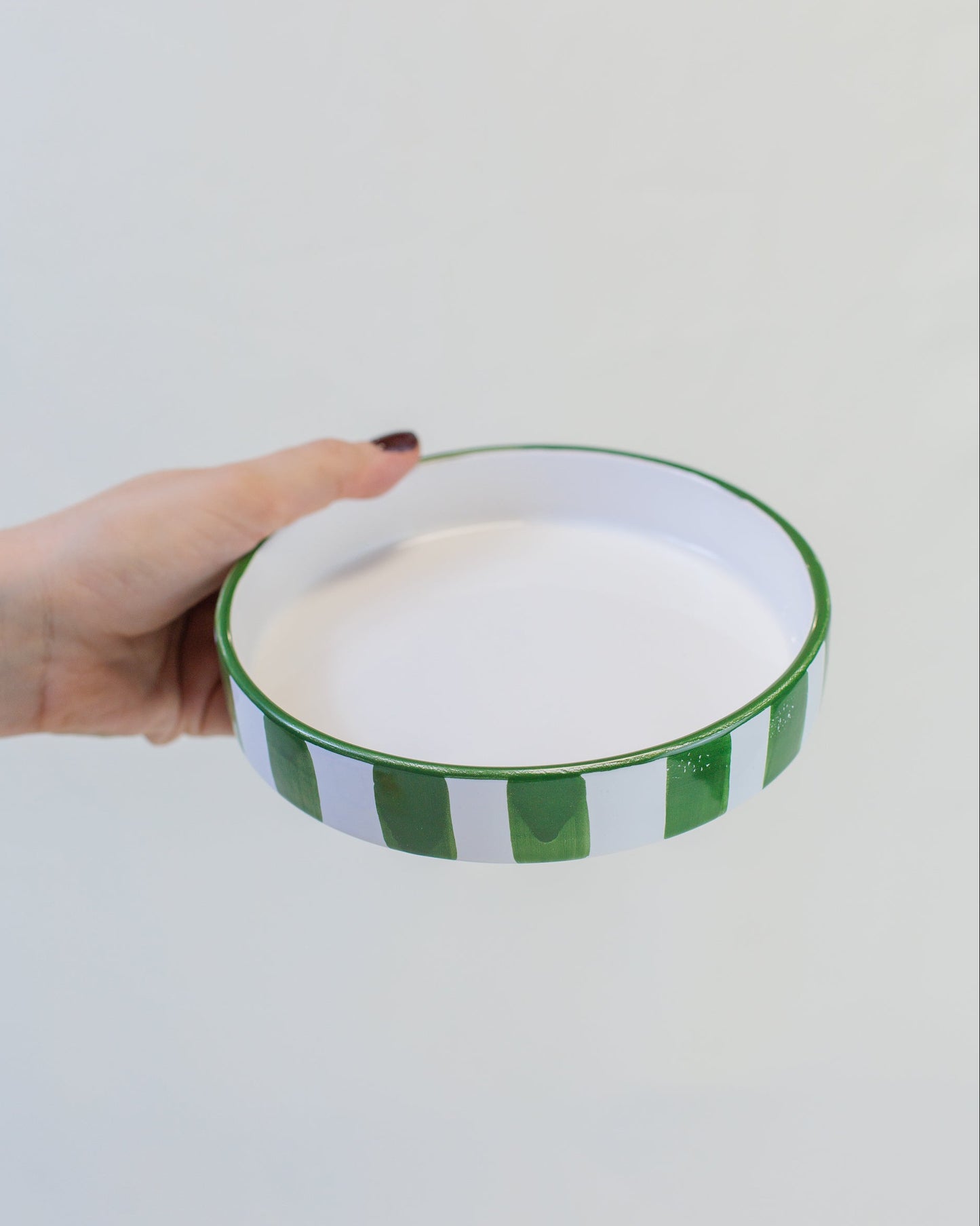 Prato redondo crisântemo listras verde em cerâmica