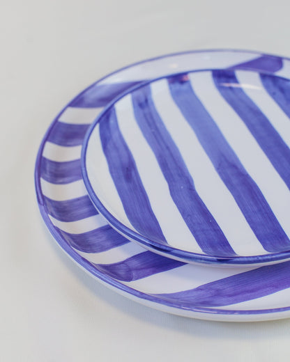 Prato liso pequeno com listras azul em cerâmica