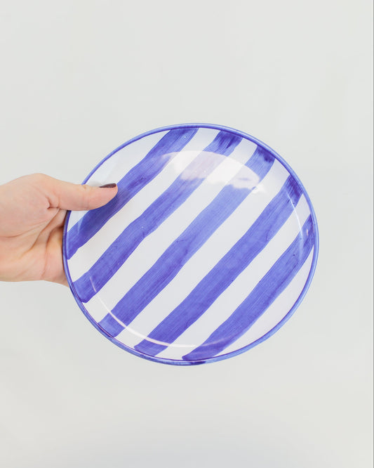 Prato liso pequeno com listras azul em cerâmica