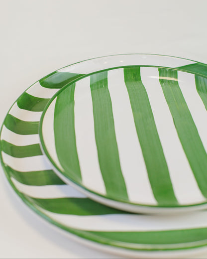 Prato liso pequeno com listras verde em cerâmica