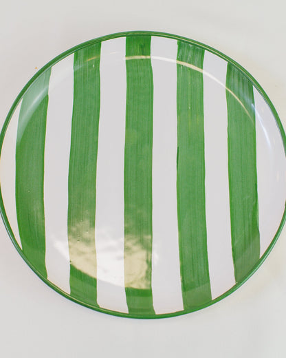 Prato liso pequeno com listras verde em cerâmica
