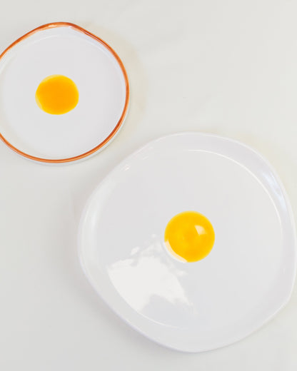 Prato orgânico ovo em cerâmica