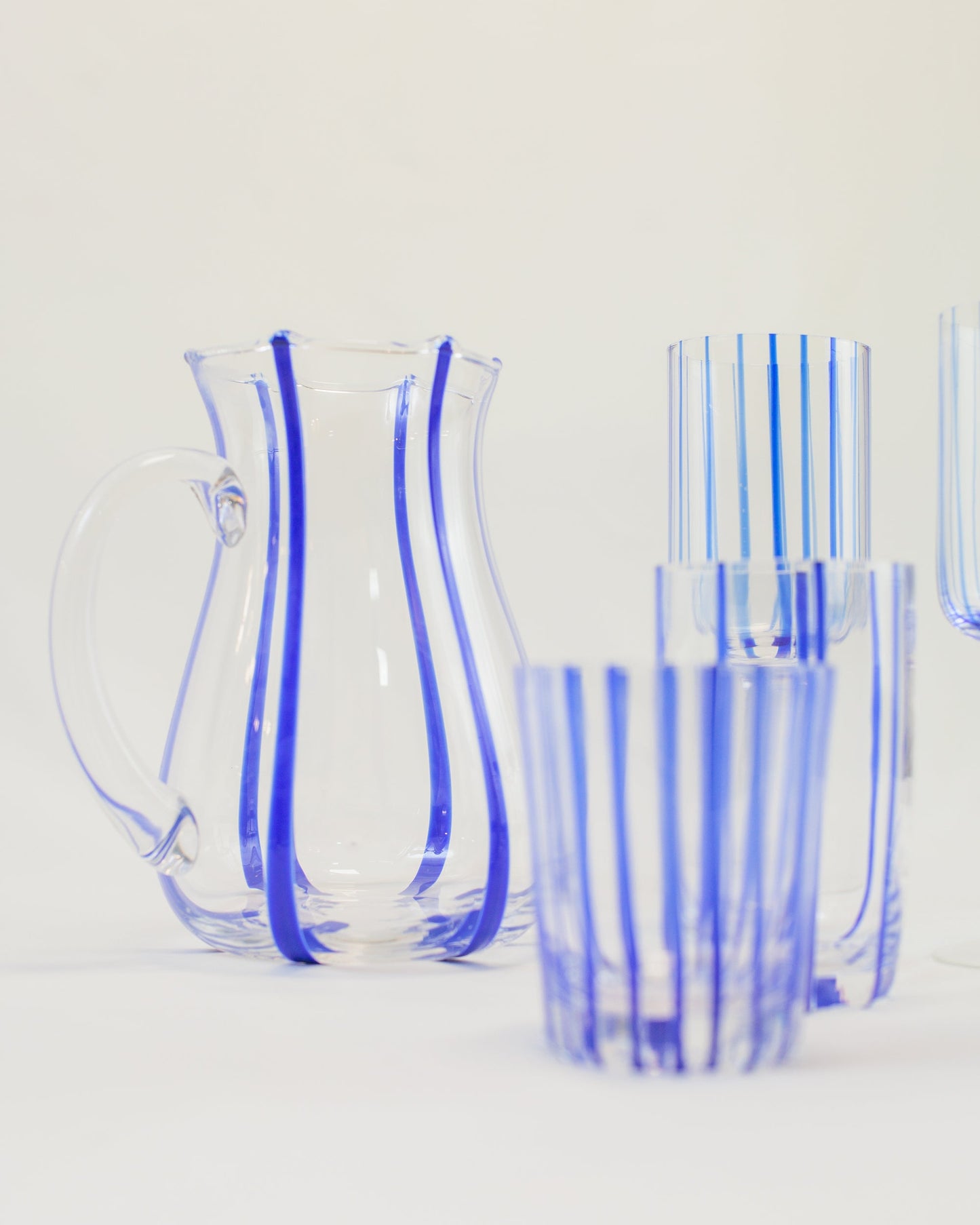 Jarra Transparente com Listras Azul em Vidro