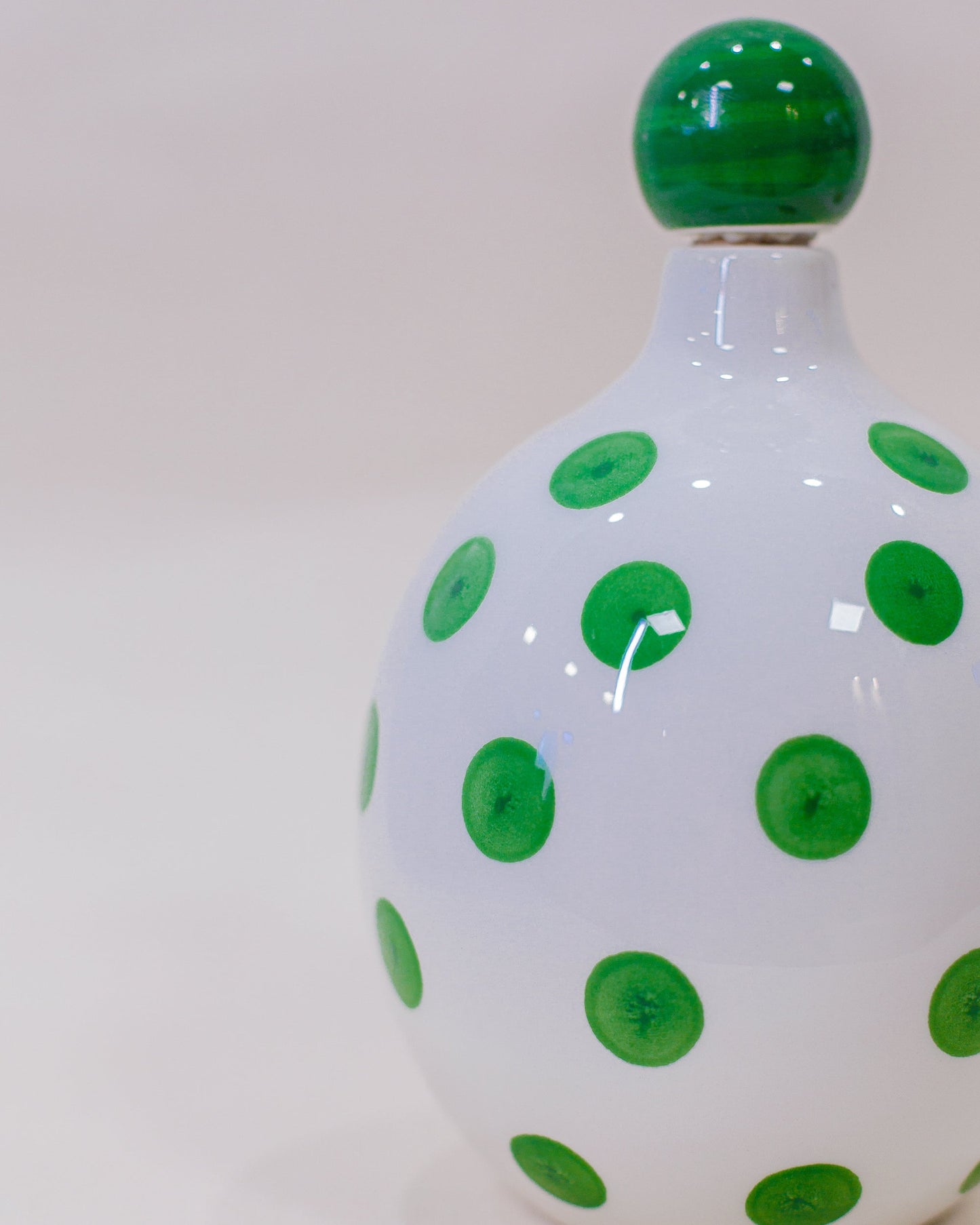 Garrafa Lido Pontos Verde em Cerâmica