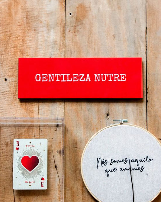 Azulejo decorativo 'gentileza nutre'
