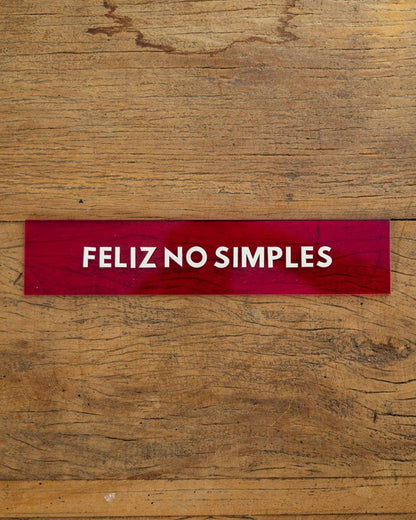 Placa em acrílico 'feliz no simples'