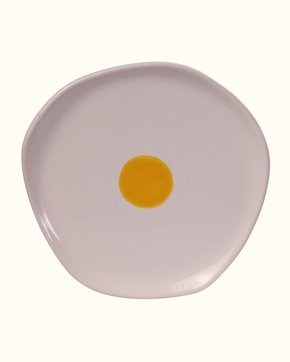 Prato orgânico ovo em cerâmica