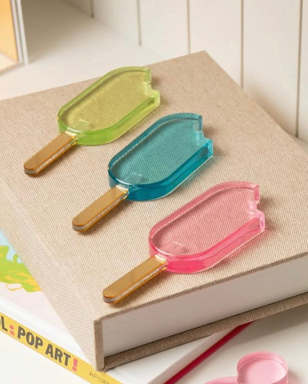 Escultura Picolé Bite Azul em acrílico
